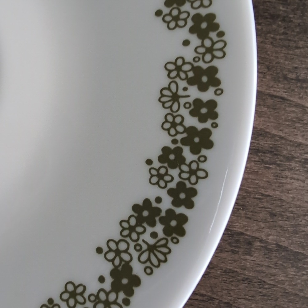 Set of 4 VINTAGE‎ Corelle Spring Blossom Green Crazy Daisy 6½" Saucers (2 Avail) - Picture 3 of 5